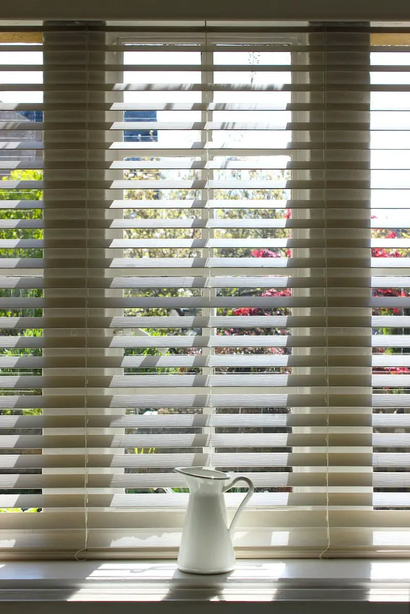 how-to-clean-your-blinds-in-under-30-seconds