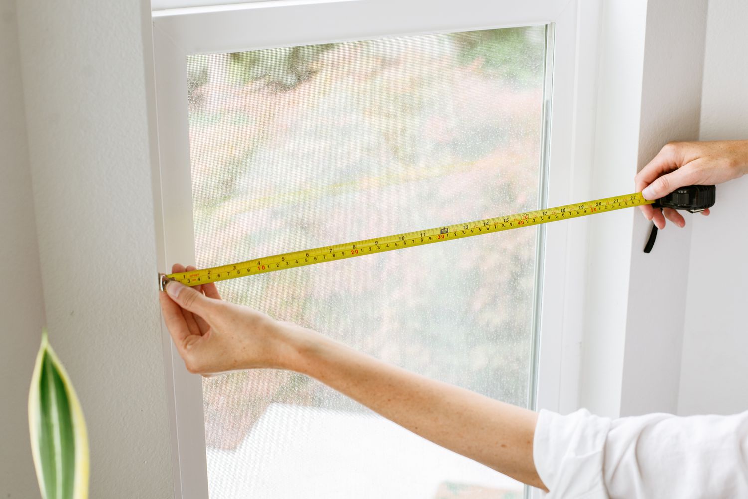 how-do-i-know-what-size-blinds-to-buy-heres-how-to-measure-your-windows