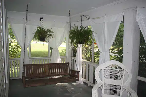 how-to-put-curtains-on-a-porch