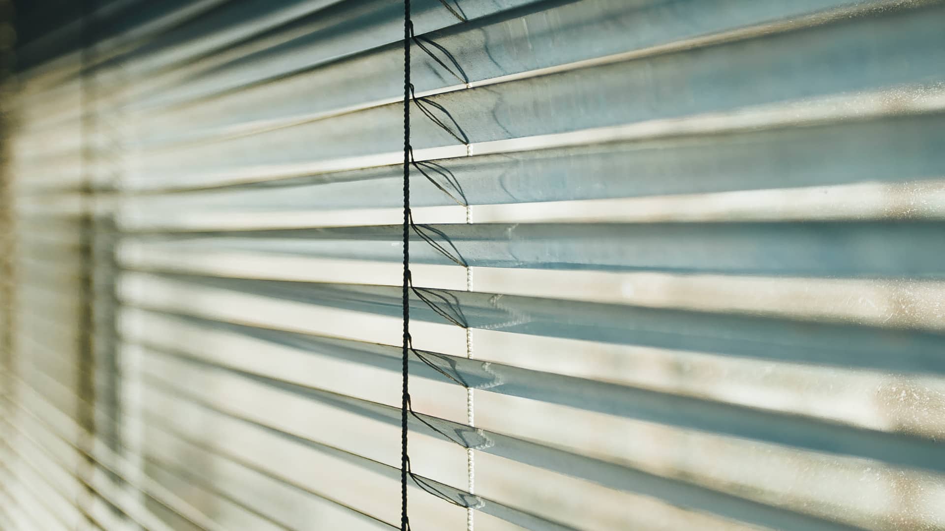 how-to-fix-strings-in-rv-blinds