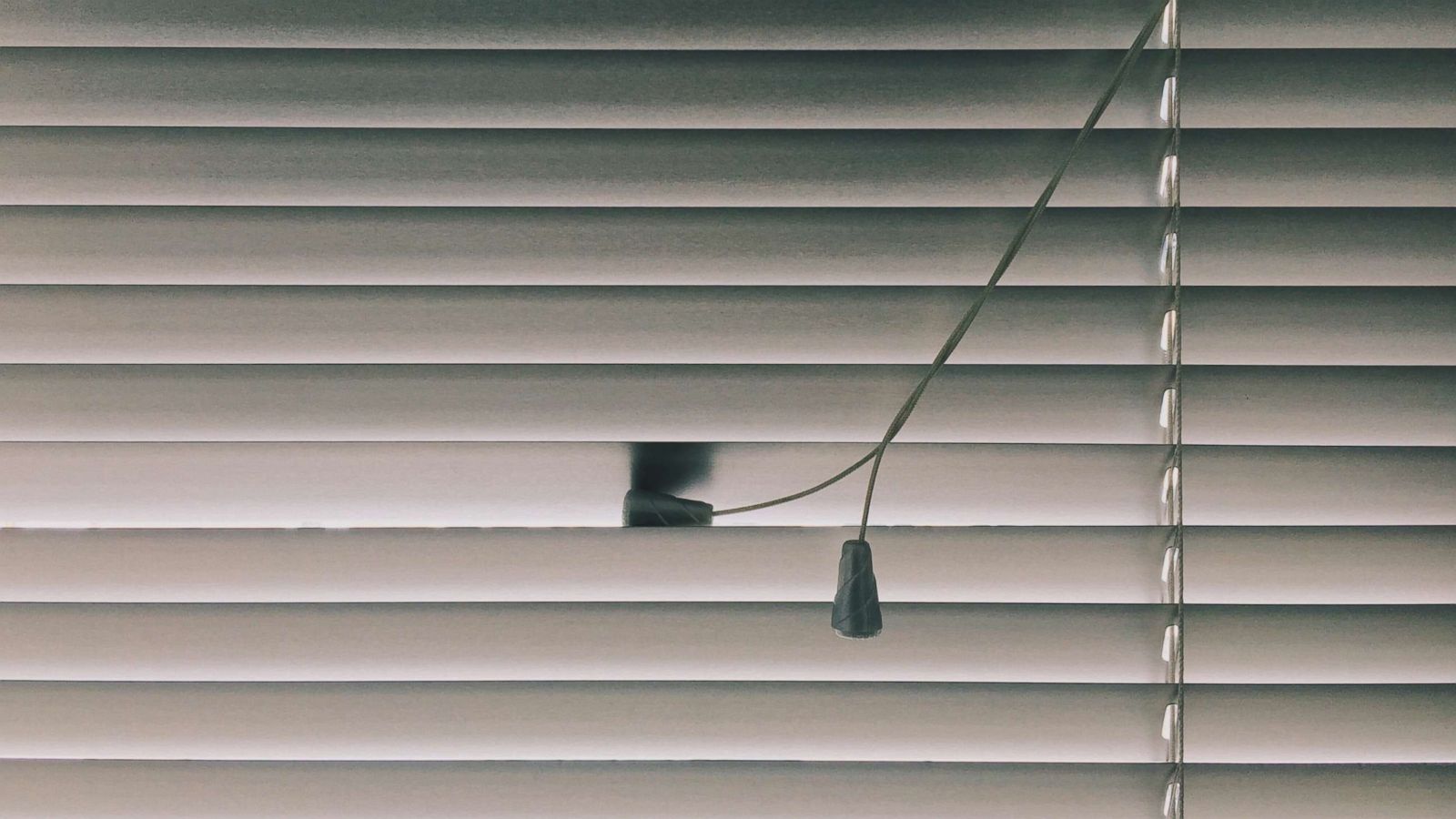 how-to-keep-blinds-cords-from-tangling-diy