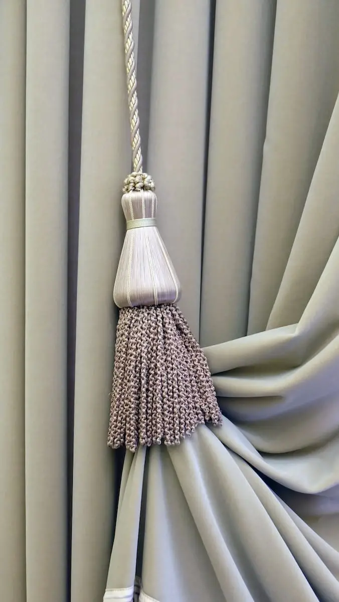 how-to-use-curtain-tassels